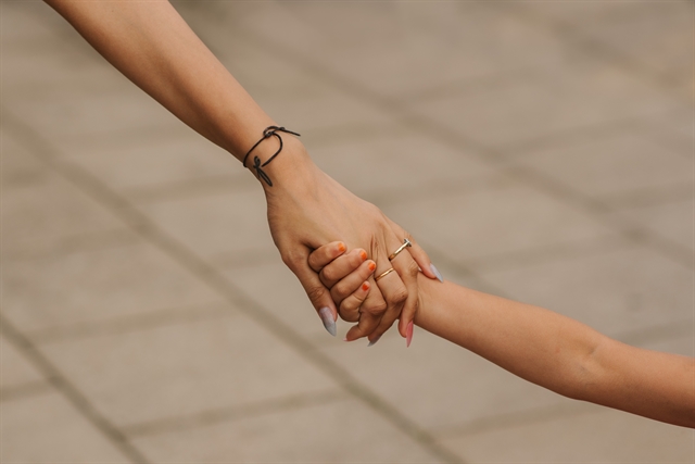 Image: Mother and daughter holding hands 