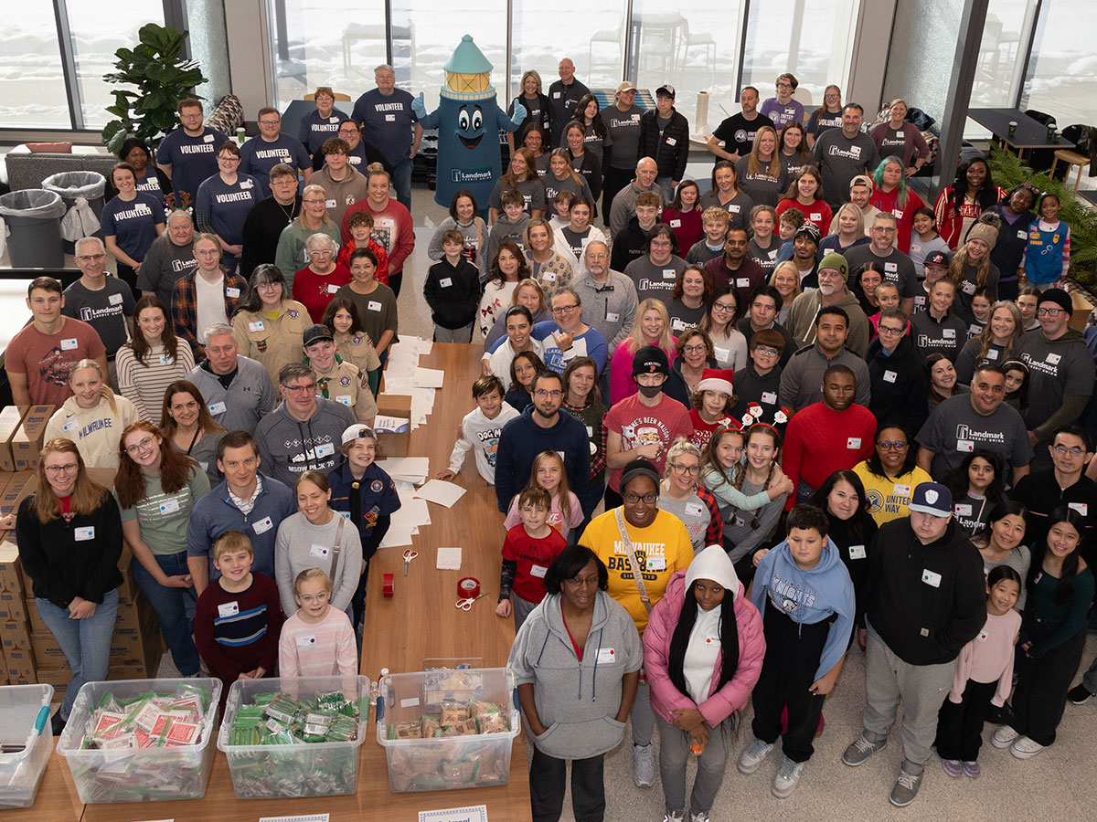 Image of large volunteer event