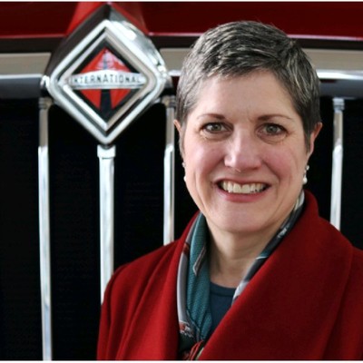 Julie Ragland professional headshot